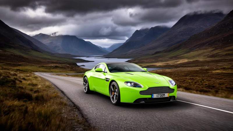 Aston Martin Vantage Autoversicherung 2026: Kosten & Spezialtarife